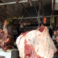 Vor 50 Jahren herrschte Hunger. Lebensmittel waren rationiert. Fleisch gabs 100gr pro Monat und Person. Der heutige Verbrauch liegt bei 62kg pro Person und Jahr. Nur in Australien, NZ, USA ist der Verbrauch noch höher.